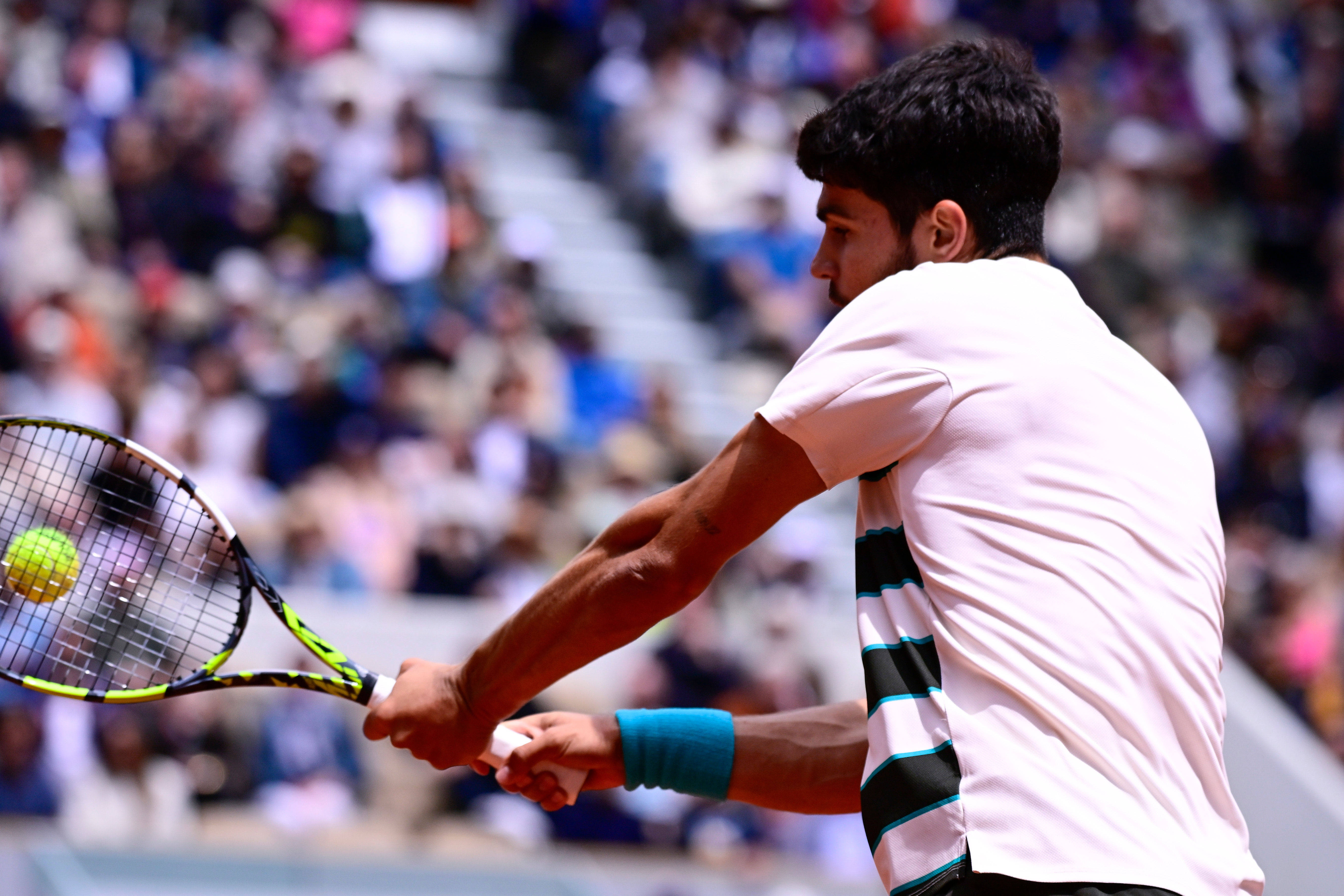 PG游戏APP-美国网球队逆转西班牙网球队，阿尔卡拉斯制霸全场的简单介绍