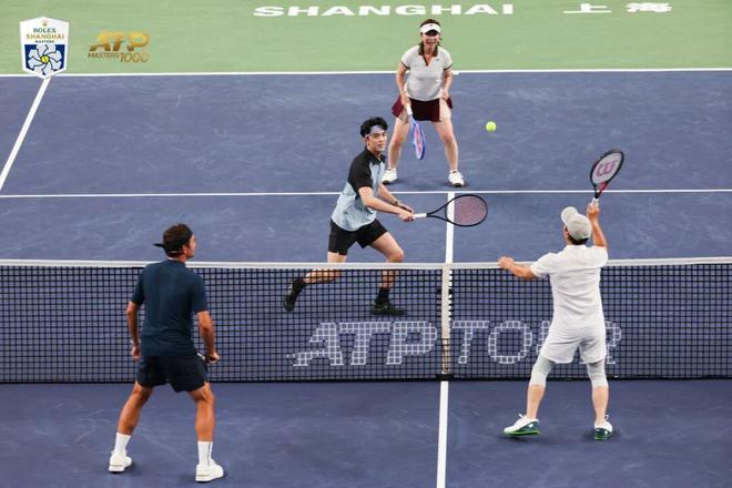 包含欧洲网球队强势日本网球队，费德勒三分雨点燃全场的词条