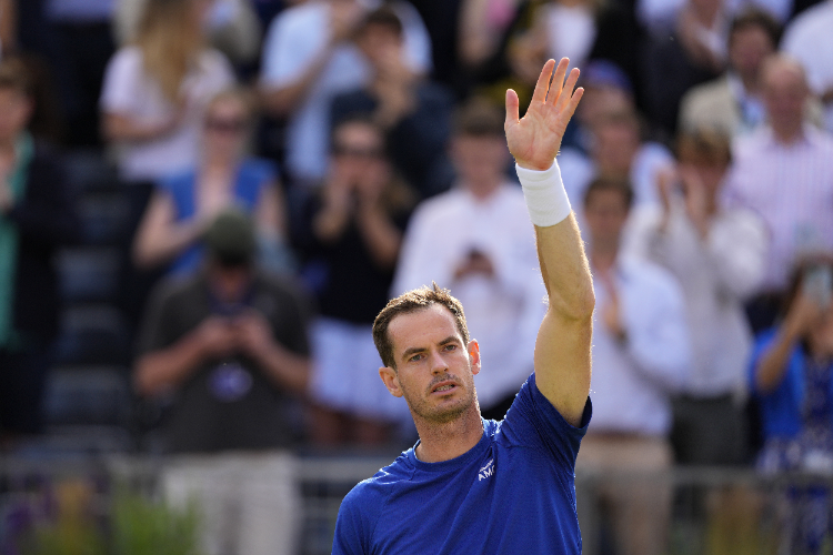 温网险胜拉沃尔杯，穆雷点燃赛场的简单介绍