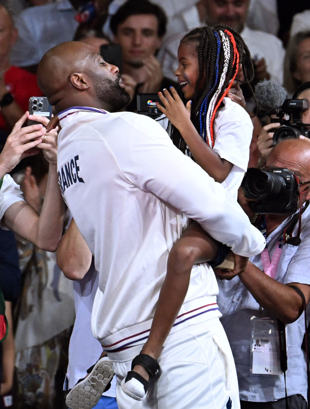 法国代表团在柔道比赛中获得历史性突破