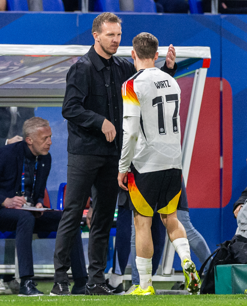 PG SOFT游戏-拜仁慕尼黑大胜晋级，莱万多夫斯基上演帽子戏法的简单介绍