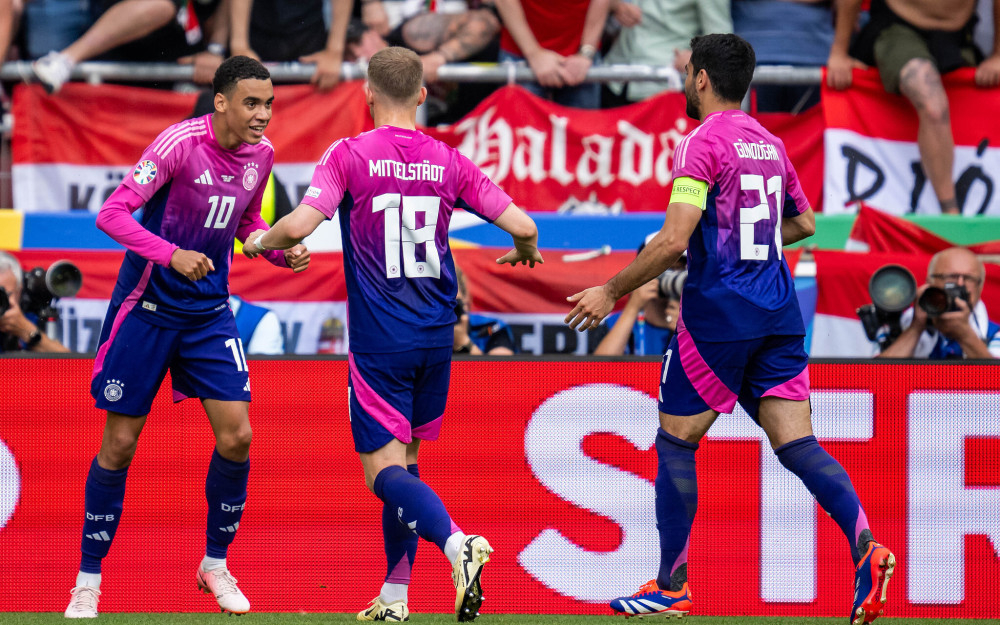 欧洲国家杯小组赛精彩上演，球员表现抢眼