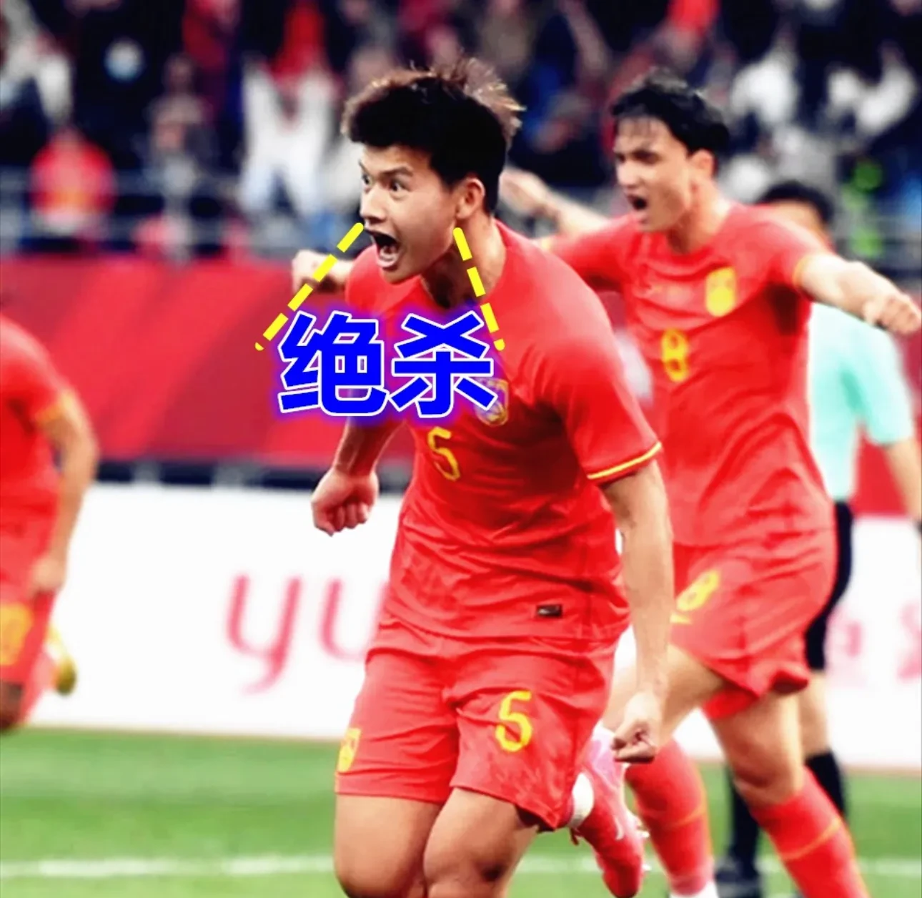 包含亚眠球员奋力拼抢冲击逆袭形势的词条