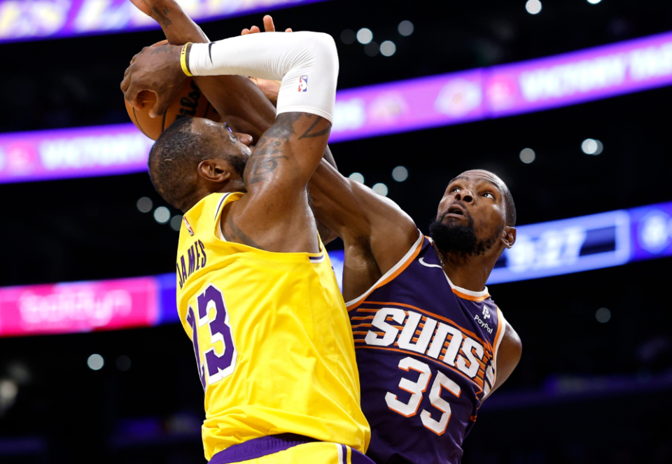 PG SOFT游戏-尼克斯横扫步行者，詹姆斯点燃赛场