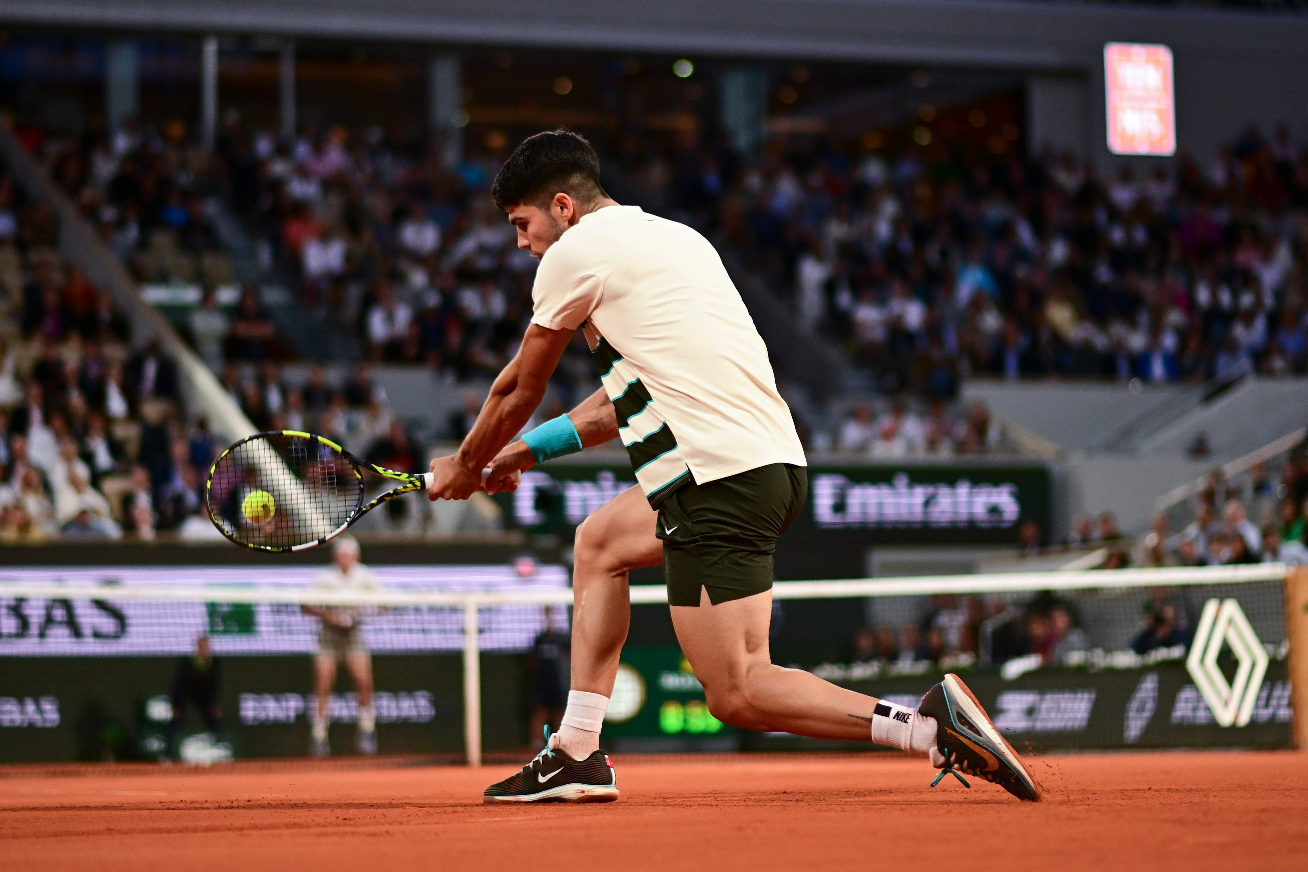 包含法国网球队强势英国网球队，阿尔卡拉斯爆发神勇的词条