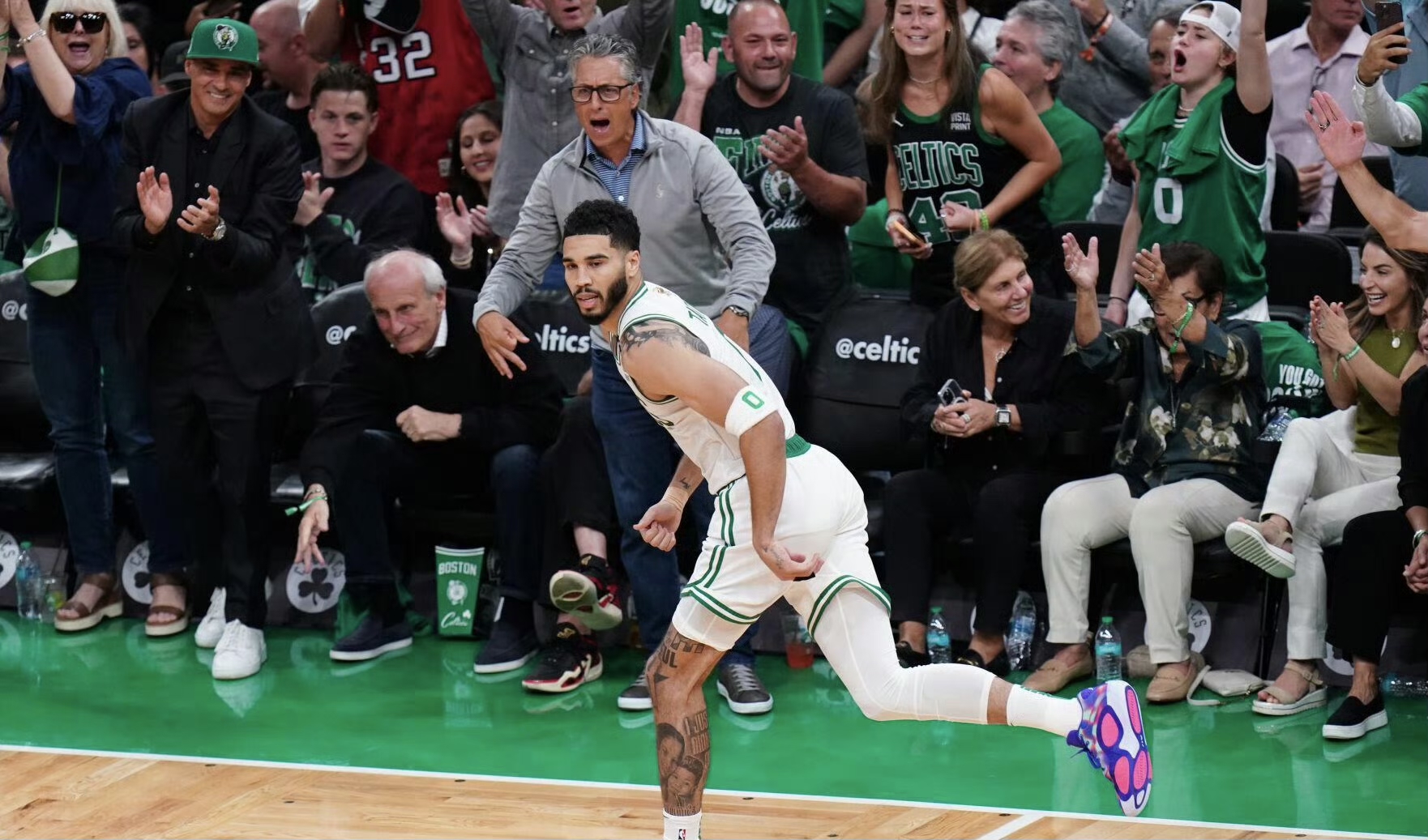 法国男篮险胜凯尔特人B队，凯尔·库兹马惊艳世界的简单介绍