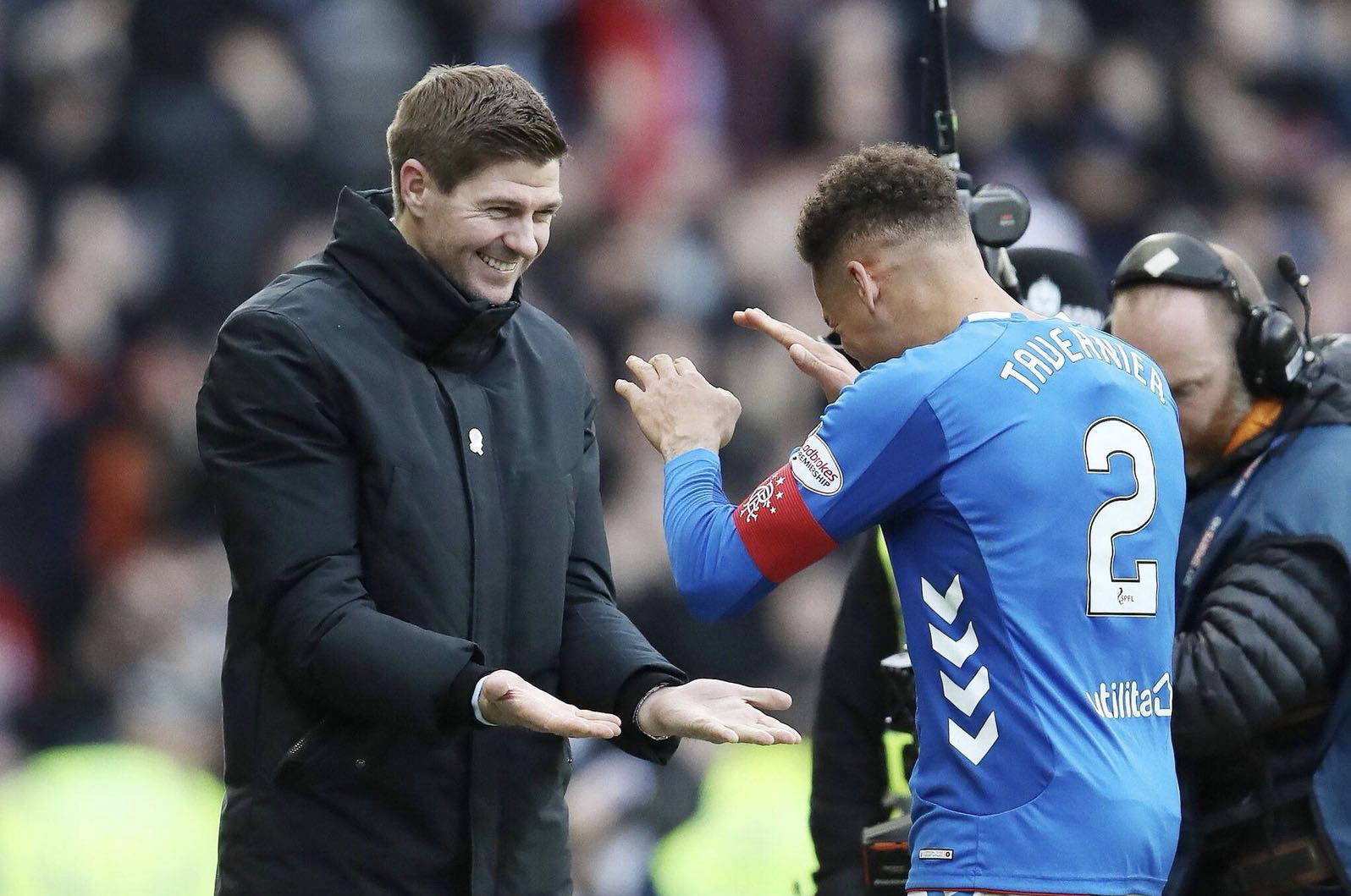 汉堡队众将大放异彩,取得连胜保持领先的简单介绍 汉堡队众将大放异彩,取得连胜保持领先的简单介绍