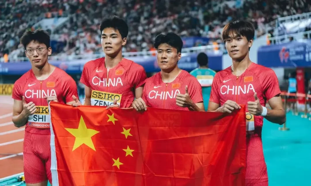 队员默契配合，合作取得佳绩