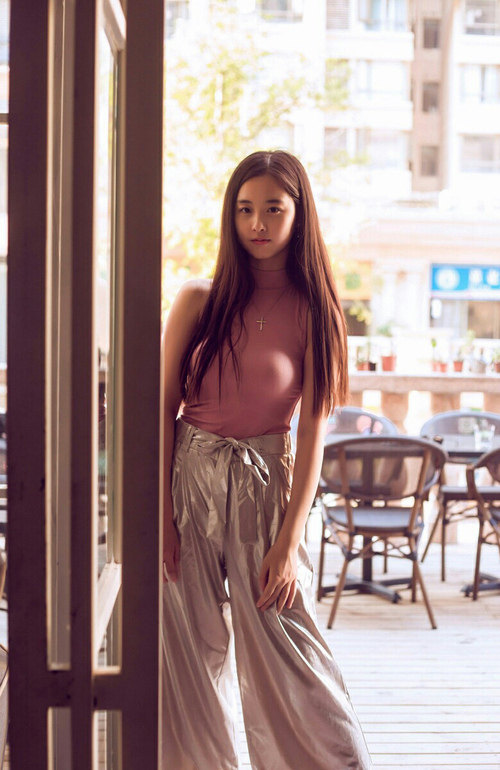 奥斯梅恩一锤定音掌控比赛走势，罗马末节发力击沉皇家社会