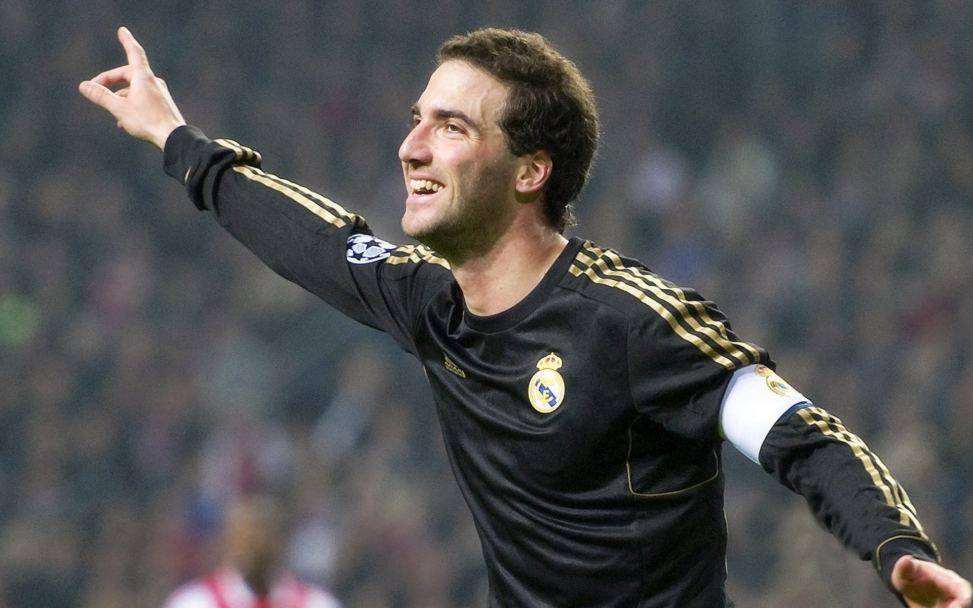 当约基奇在西甲德比接管比赛，火箭已在奥兰多完成轻取—现代体育的平行宇宙叙事