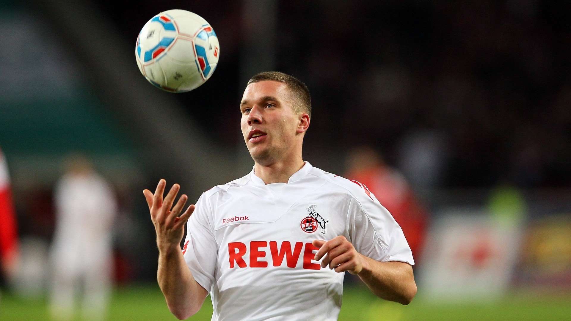 范弗利特关键回合一锤定音，尼克斯力克广厦展现唯一性对决